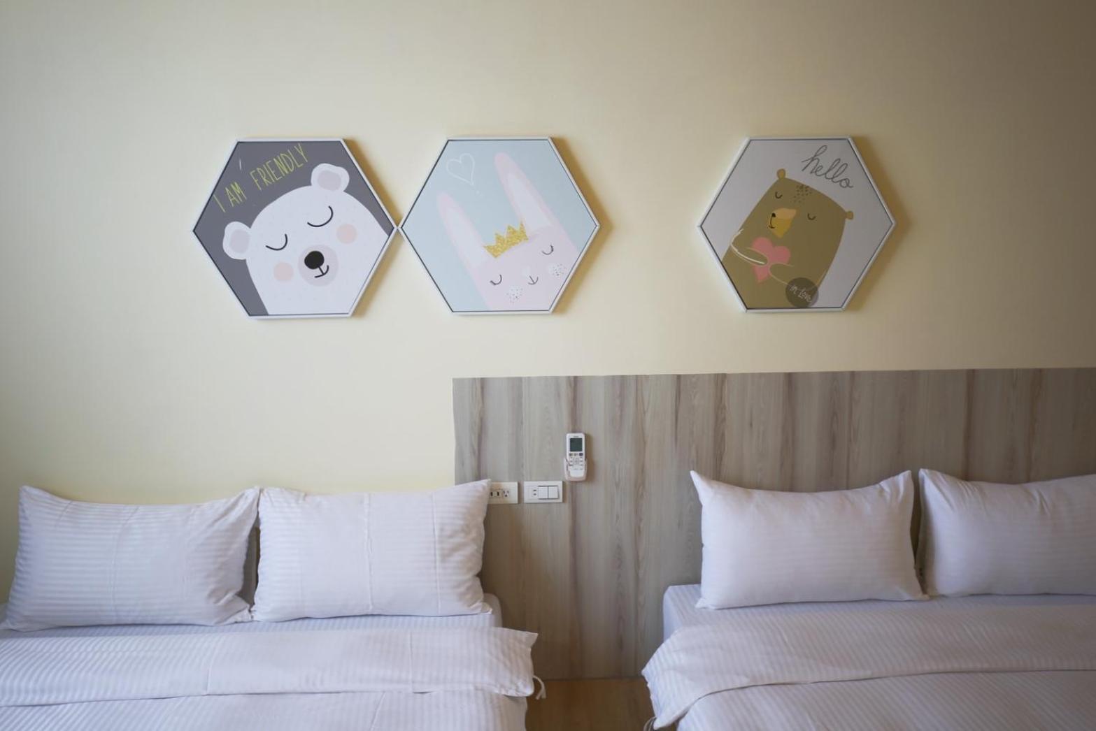 Canal Walk Inn Тайнань Экстерьер фото