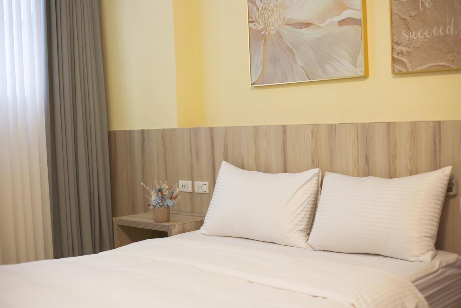 Canal Walk Inn Тайнань Экстерьер фото