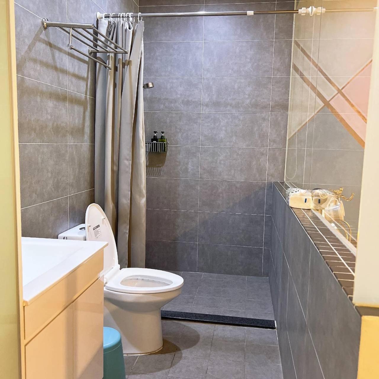 Canal Walk Inn Тайнань Экстерьер фото