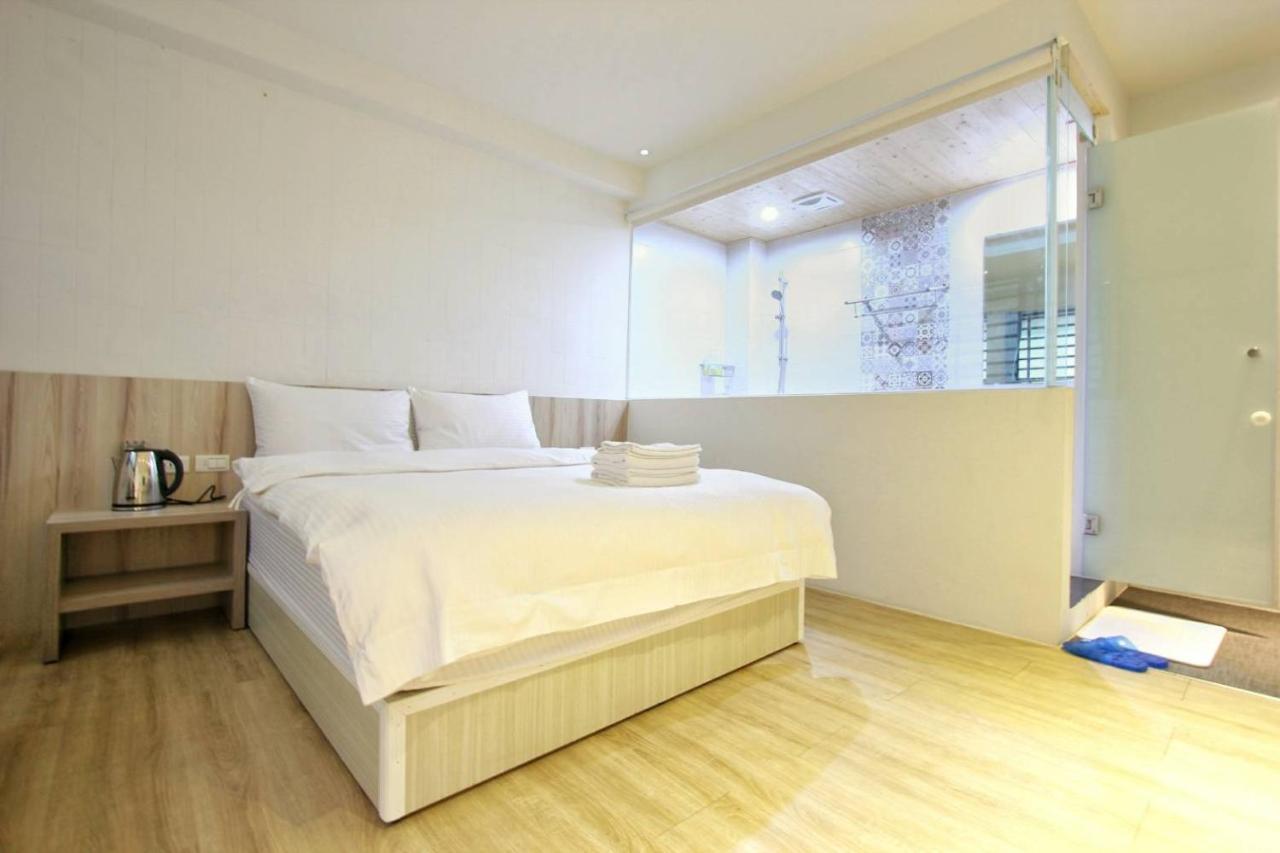 Canal Walk Inn Тайнань Экстерьер фото