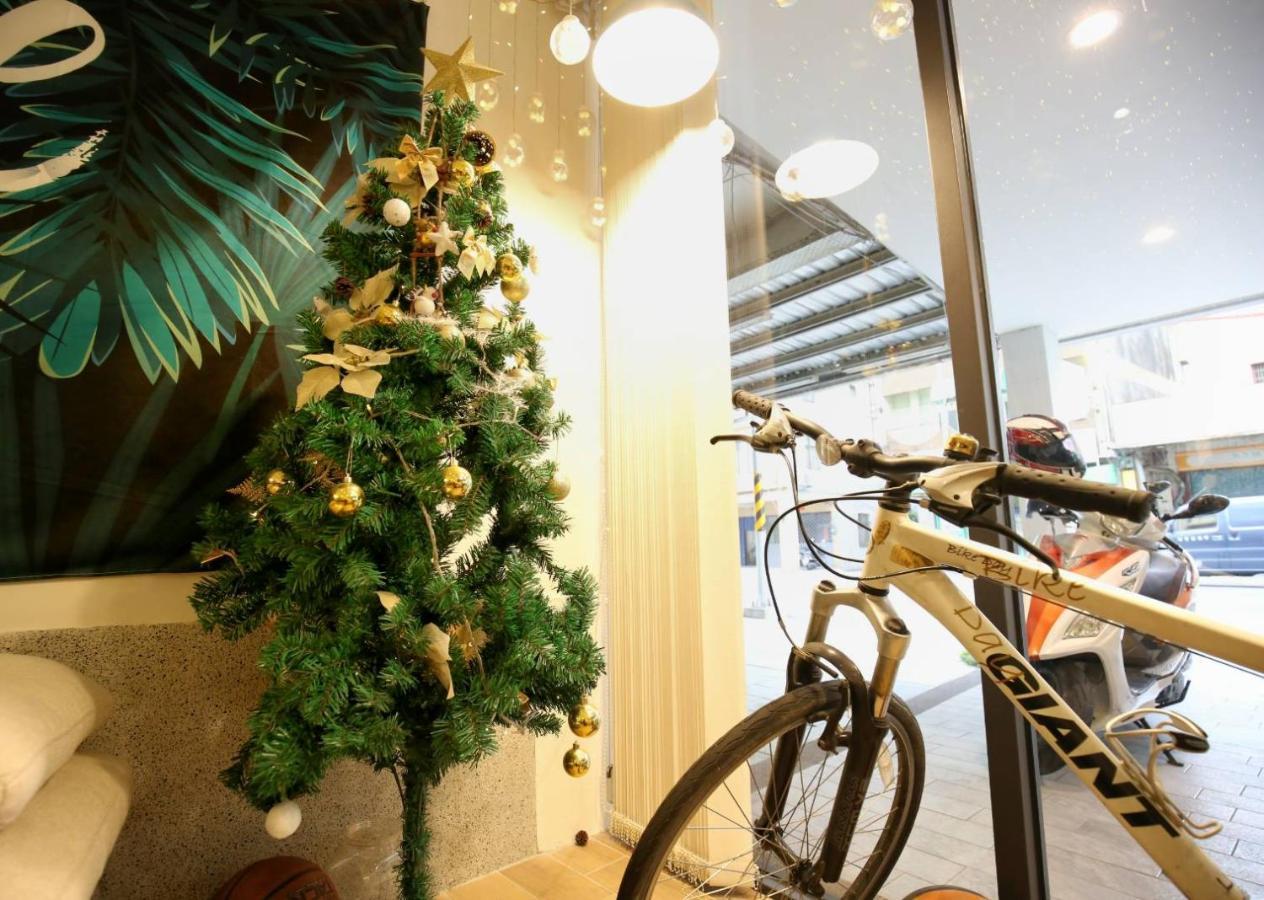 Canal Walk Inn Тайнань Экстерьер фото